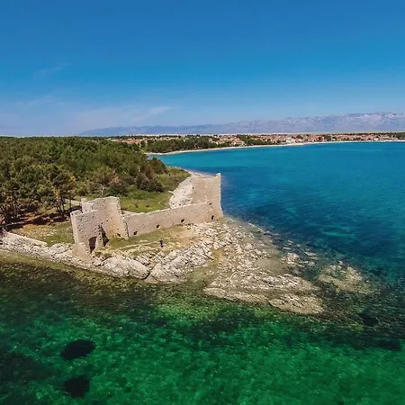 In With Kitchen * Vir