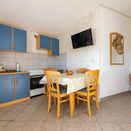 In With Kitchen * Vir