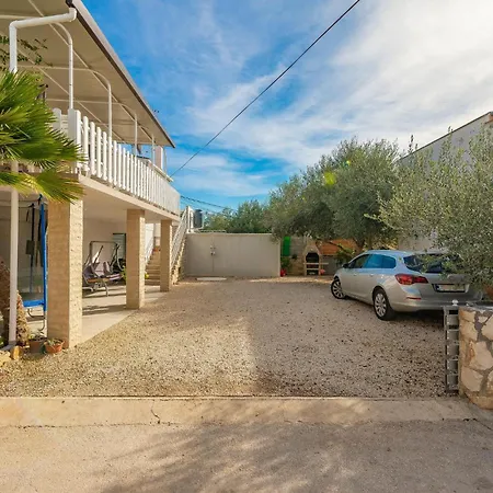 Apartament In With Kitchen Vir