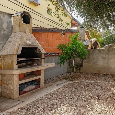 In With Kitchen * Vir