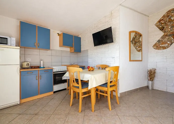 In With Kitchen * Vir