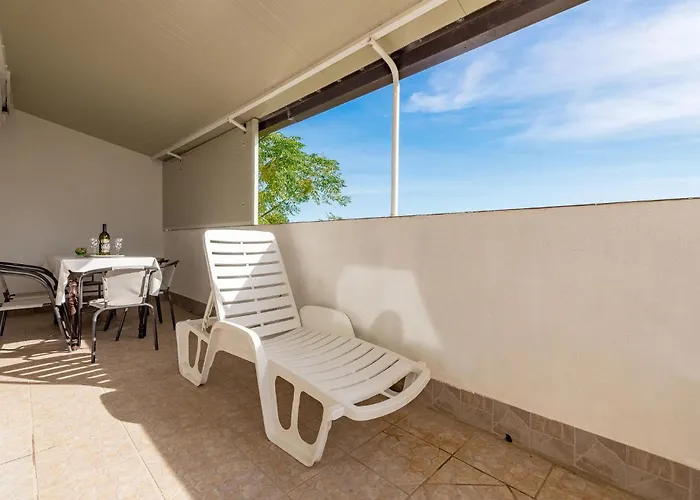 Apartament In With Kitchen Vir