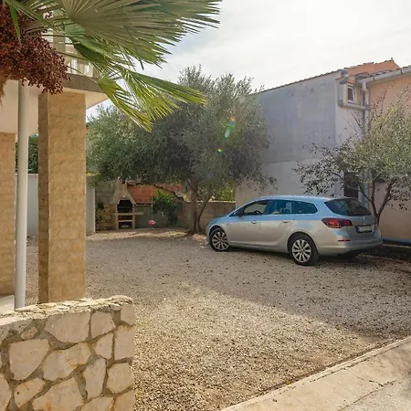 2 Bedroom Cozy In Apartament