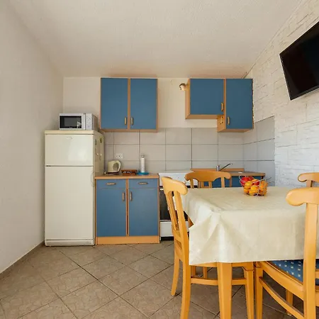 In With Kitchen