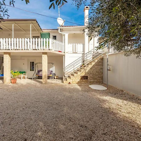 2 Bedroom Cozy In Vir